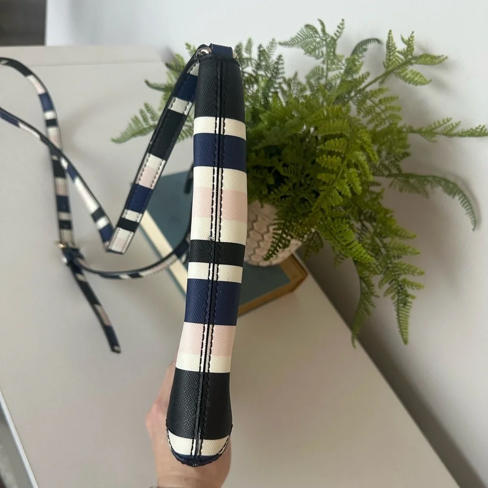 Like New Kate Spade New York Black Blue Cruise Stripe Laurel Way Rima Crossbody